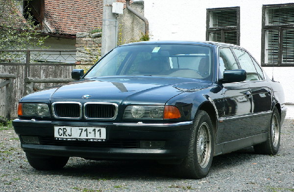 01 BMW 750iL.jpg
