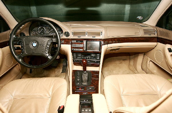 03 BMW 750iL.jpg